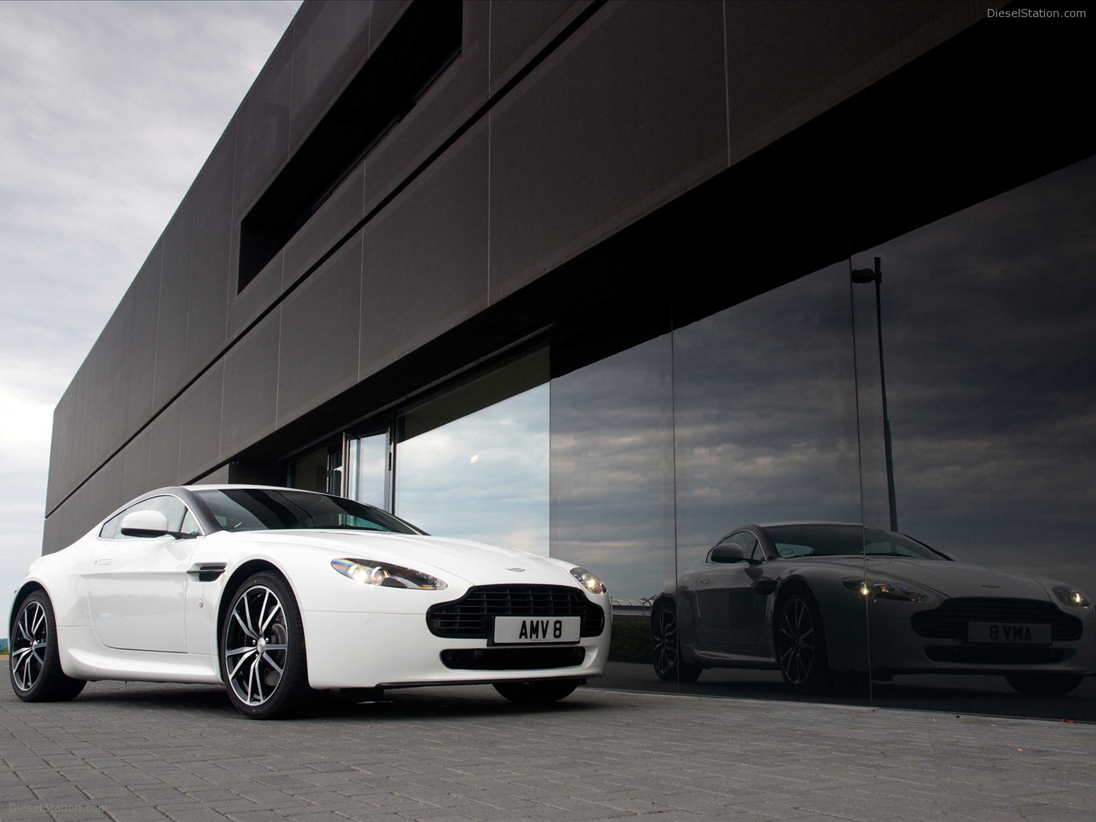 Aston Martin V8 Vantage N420 2011